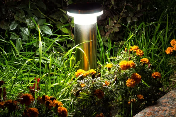 Outdoor garden bollard lighting